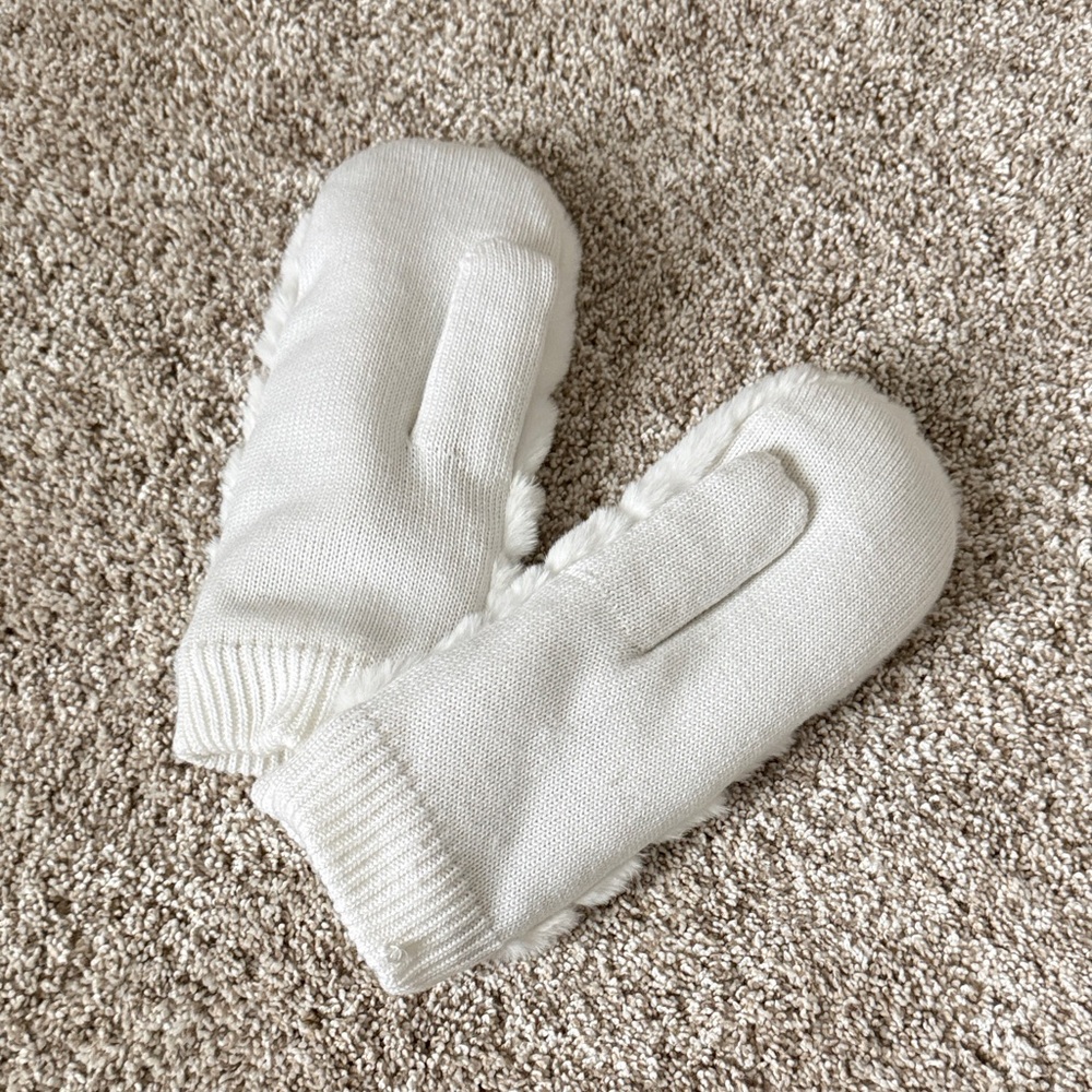 UGG W All Over Faux Fur Mittens size L/XL - Picture 4 of 6